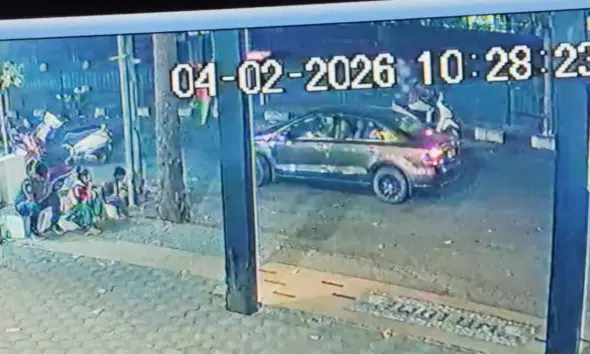 Surat: ટ્રાફિક ક્લિયર કરાવતા પોલીસકર્મી પર થયો હુમલો, ચાર લોકો સામે ફરિયાદ; હુમલાખોરની કારમાંથી મળ્યો ભાજપનો ખેસ