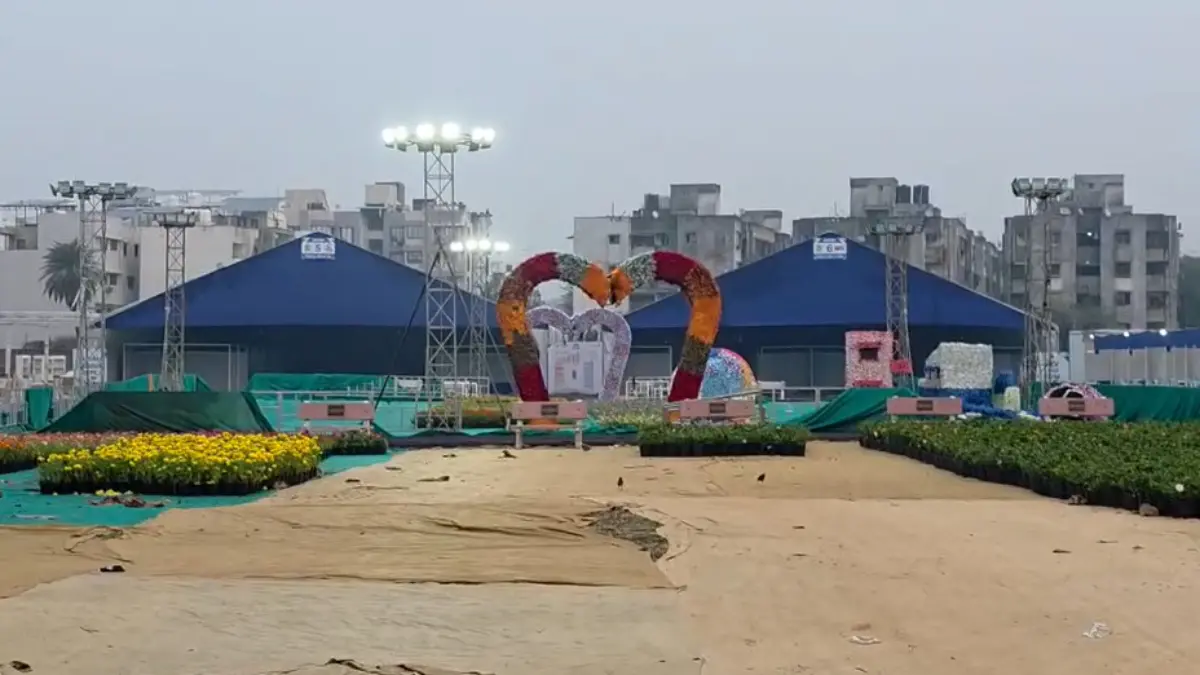 Gujarat Weather Update: કુદરતે મિજાજ બદલ્યો, સુરતમાં વહેલી સવારે માવઠું; લગ્નમંડપ પલળ્યા, 'બુક ફેર' ના આયોજન પર પાણી ફર્યું