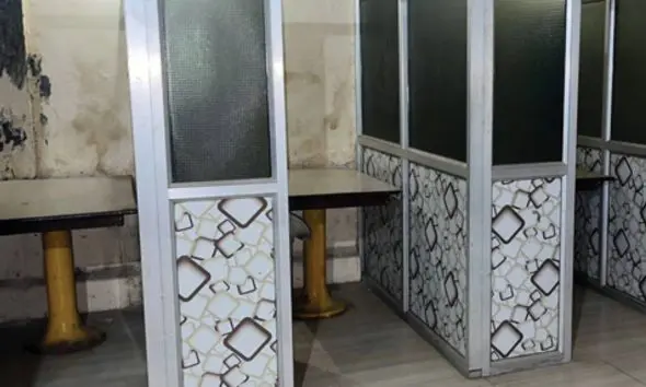 અસામાજિક પ્રવૃતિઓ ડામવા વડોદરામાં 'કપલ બોક્સ' પર પ્રતિબંધ, મસાજ પાર્લર અને સ્પા સંચાલકો માટે પણ નવા નિયમો જારી