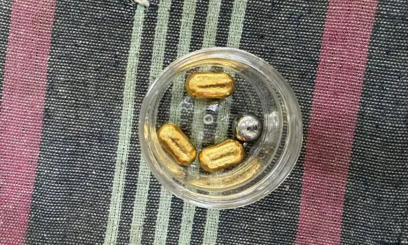 અમદાવાદ એરપોર્ટ પરથી રૂ. 21.89 લાખનું સોનું ઝડપાયું, પેટમાં સોનાની કેપ્સ્યૂલ છૂપાવીને આવેલા મુસાફરને કસ્ટમ વિભાગે ઝડપ્યો