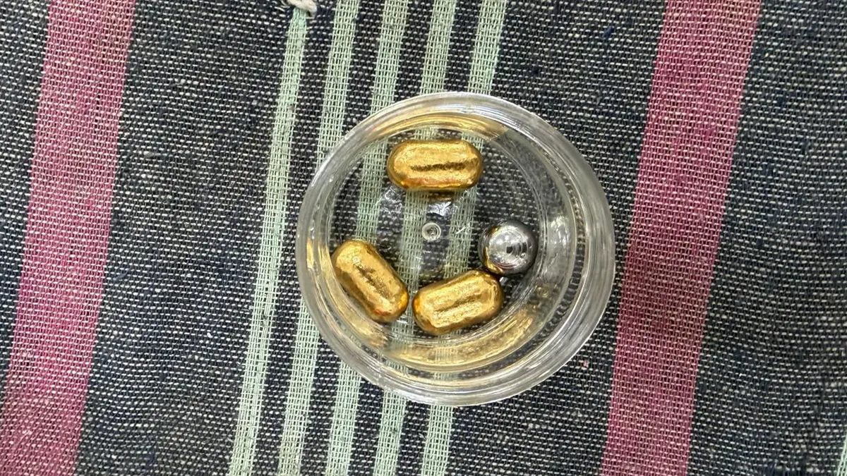 gold-worth-rs-21-lakh-seized-at-ahmedabad-airport-passenger-hid-capsule-in-stomach-696565