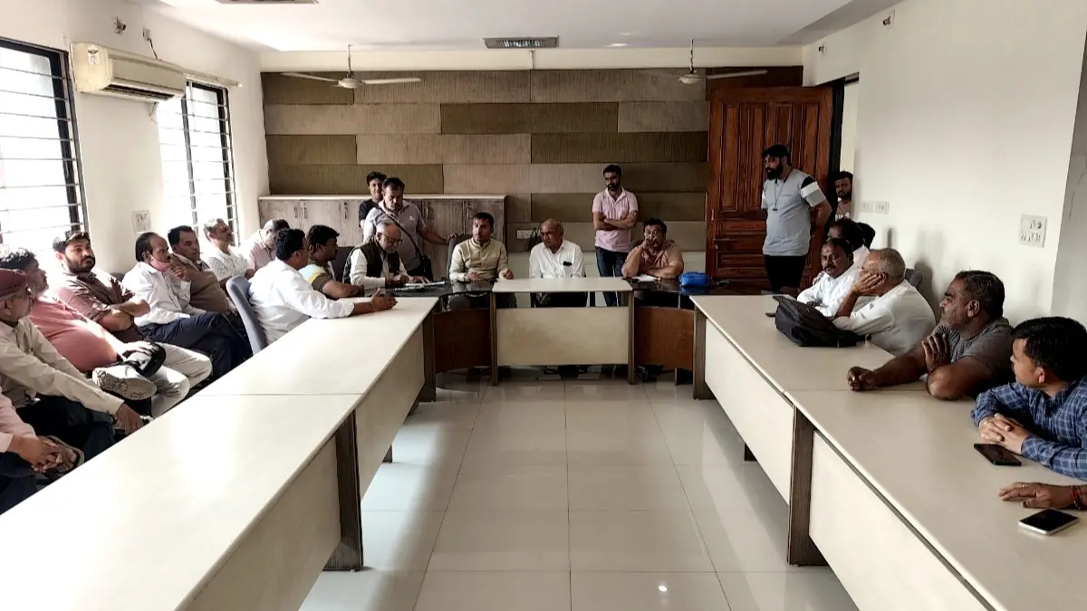 Bhavnagar News: ભાવનગરના ચિત્રા માર્કેટિંગ યાર્ડમાં થડો પાથરવા બાબતે બબાલ, વેપારી પર છરી વડે હુમલાનો પ્રયાસ