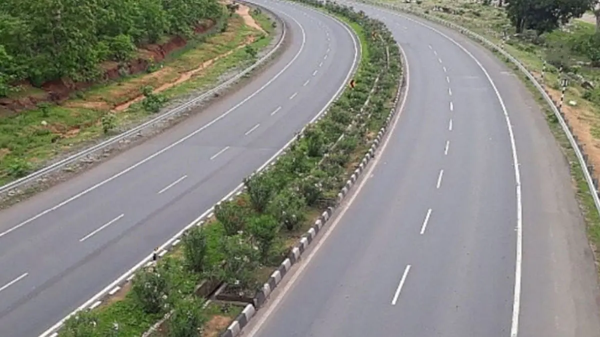 Ahmedabad Traffic: એસજી હાઇવે પર ટ્રાફિકનું ભારણ ઘટશે! બોપલથી સાણંદ વચ્ચે 12 કિ.મી.નો રોડ બનાવવાશે, 30 મિનિટનું અંતર 8 મિનિટમાં કપાશે