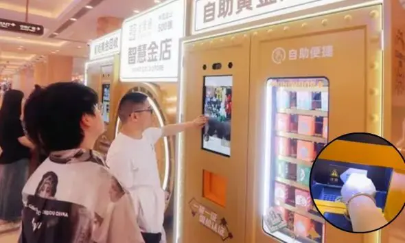 Gold ATM in China: સોનું વેચવા માટે લાગી લાંબી કતારો: ચીનના મોલમાં ATM મશીન દ્વારા ઘરેણાં વેચીને લોકો મેળવી રહ્યા છે રોકડ