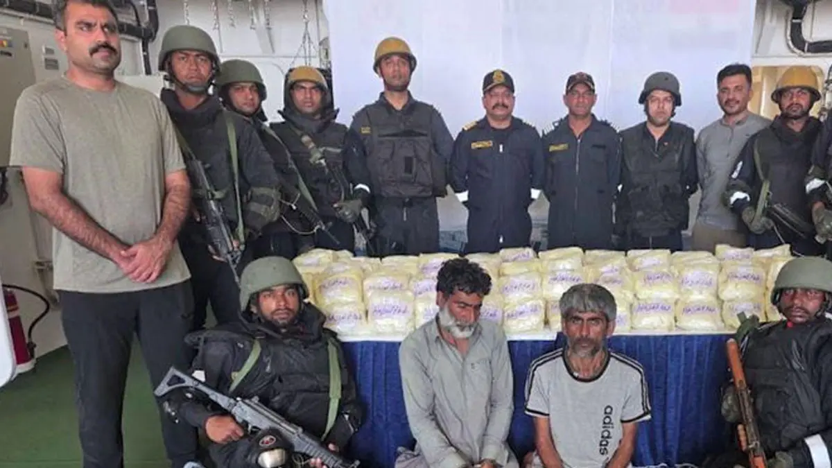 gujarat-ats-coast-guard-seize-200-kg-drugs-from-sea-near-porbandar-693537