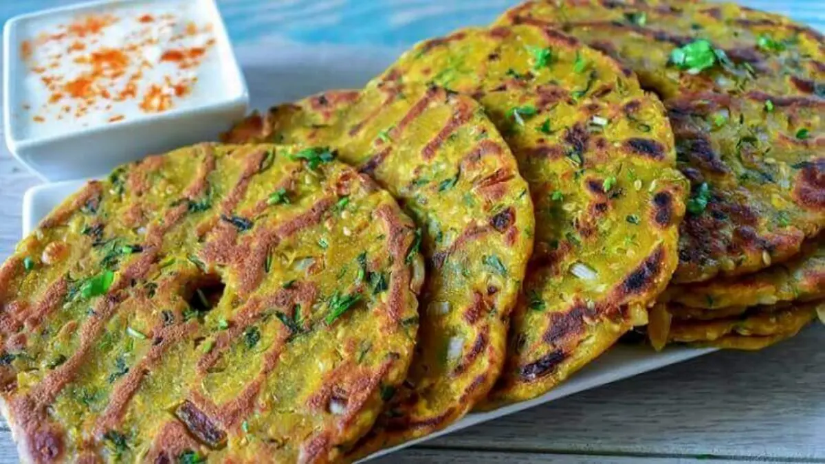 how-to-make-maharashtrian-style-thalipeeth-at-home-easy-recipe-694873