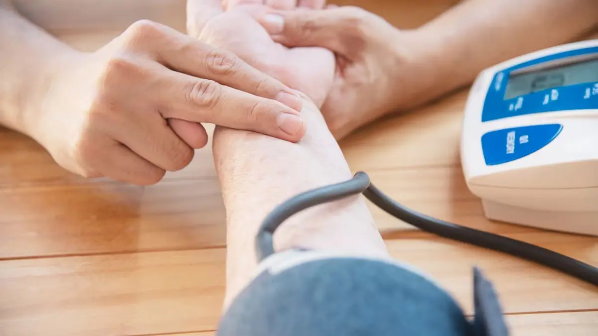 સાવધાન! માત્ર હાઈ જ નહીં, લૉ બીપી પણ હ્રદય માટે જોખમીઃ ડૉક્ટર પાસેથી સમજો બ્લડ પ્રેશર કેટલું ઓછું હોય તો હાર્ટ એટેકનો ખતરો વધી જાય