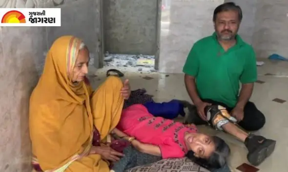 rajkot-family-of-8-including-disabled-member-left-homeless-after-jungleshwar-demolition