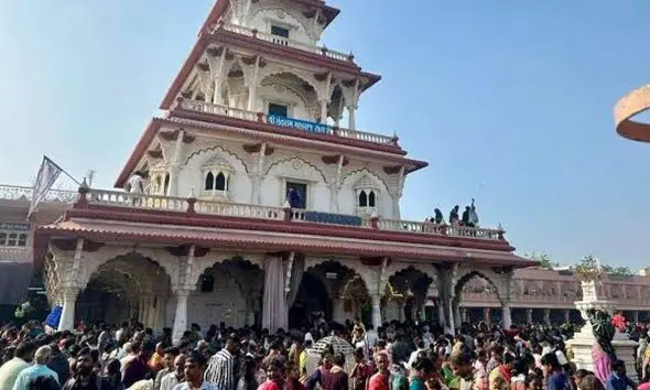 નડિયાદ સંતરામ મંદિરે માઘી પૂનમે ભવ્ય સાકરવર્ષા, ભક્તિ–શ્રદ્ધાના સંગમ વચ્ચે શ્રદ્ધાળુઓ ઉમટી પડ્યા