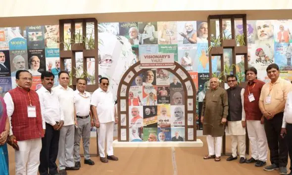 સુરતમાં રાષ્ટ્રીય પુસ્તક મેળો, હોર્ટિકલ્ચર મેળો- ફ્લાવર શો અને શિલ્પગ્રામ મેળાનો આજથી પ્રારંભ, મુખ્યમંત્રી ભૂપેન્દ્ર પટેલે ‘થીમ પેવેલિયન’ની મુલાકાત લીધી