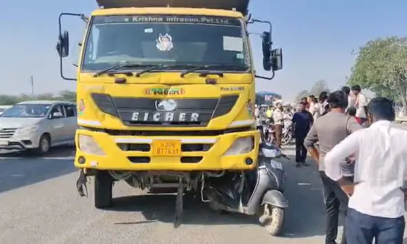 વડોદરાના તરસાલીમાં અકસ્માતઃ બળીયાદેવ મંદિર પાસે ડમ્પરે અડફેટે લેતા એક્ટિવા સવાર આધેડનું મોત