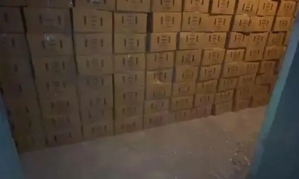 Aravalli: શામળાજી નજીક ટ્રકમાં લાકડાના ભૂસાની આડમાં રાજસ્થાનથી અમદાવાદ લઈ જવાતો વિદેશી દારૂનો જંગી જથ્થો જપ્ત