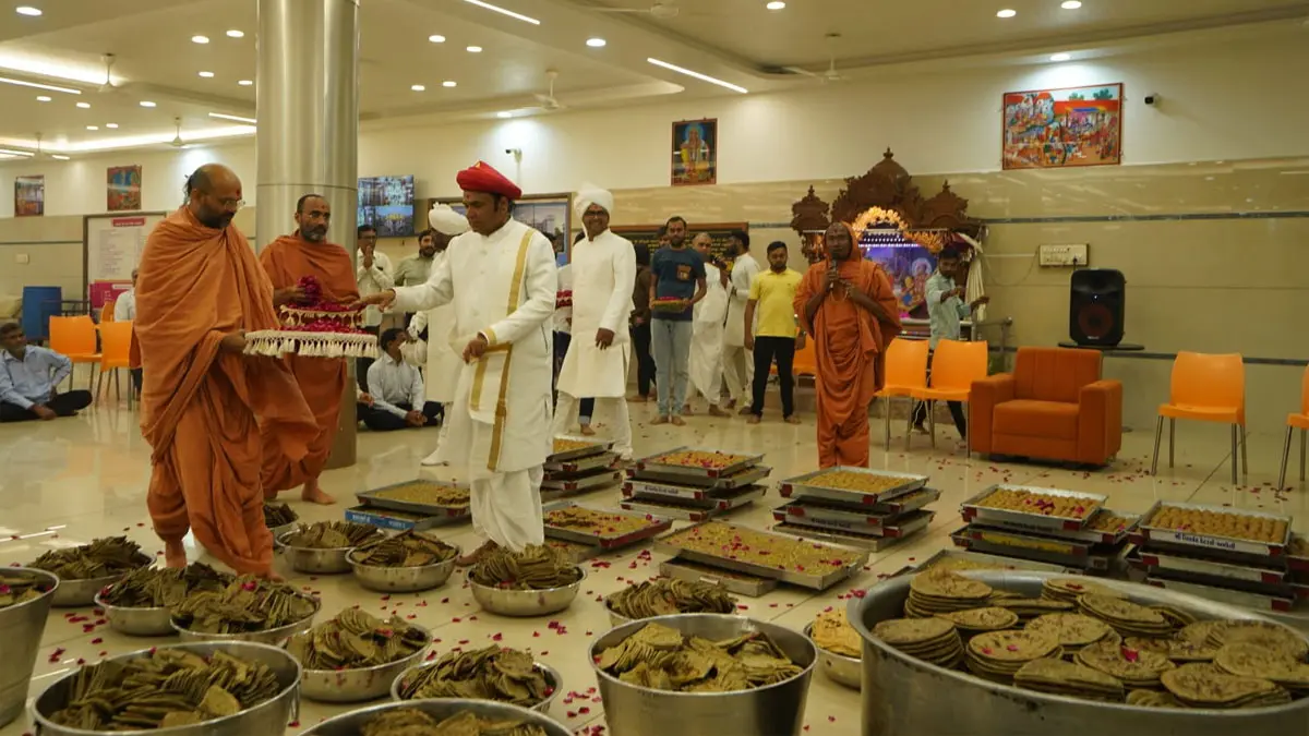 Nadiad News: વડતાલધામમાં શાકોત્સવ ઉજવાયો, 45 હજારથી વધુ ભક્તોએ પ્રસાદનો લાભ લીધો