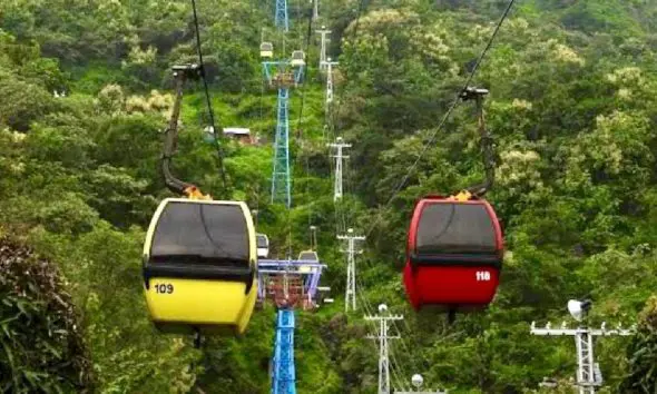 Pavagadh: ચૈત્રી નવરાત્રિના પ્રથમ દિવસે જ ભારે પવનના કારણે રોપ-વે સેવા ઠપ્પ, હજારો માઈભક્તો અટવાયા