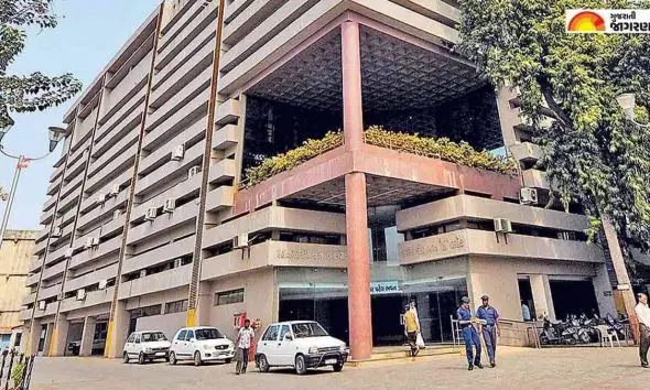 pm-modi-save-fuel-appeal-amc-instructs-employees-to-make-maximum-use-of-car-pooling-and-public-transport