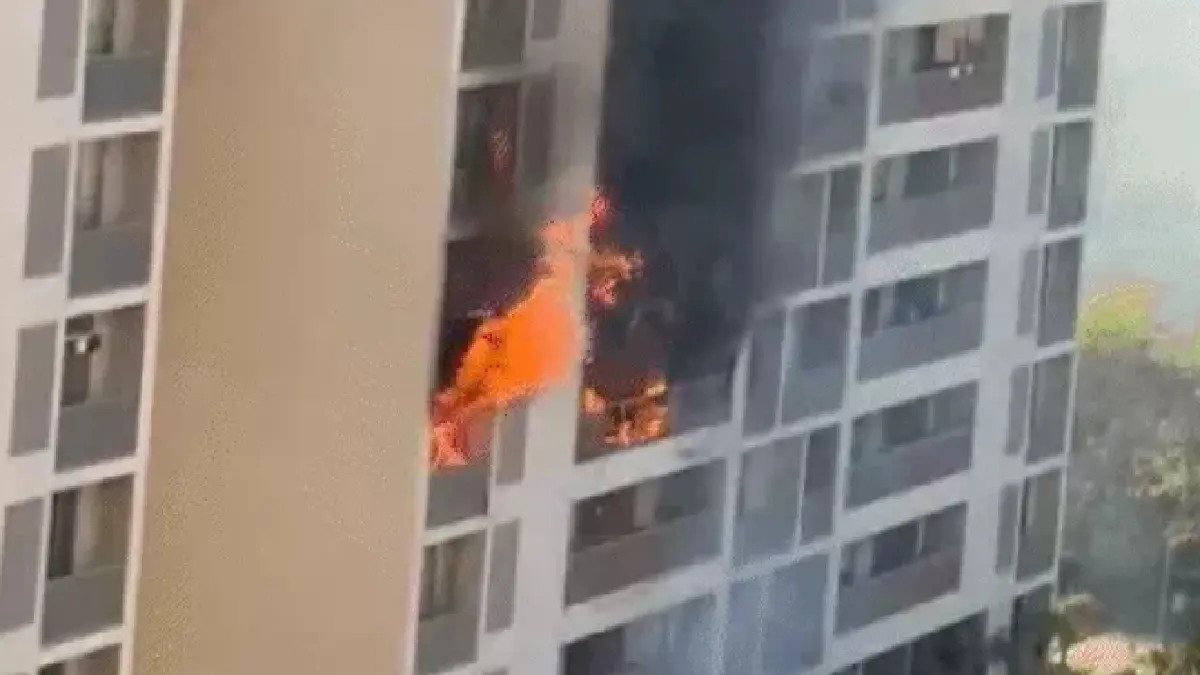 Ahmedabad Fire: શેલાના 'સ્કાયસિટી રિવેરા ઇલાઇટ'માં ભીષણ આગ, ત્રીજા માળેથી જ્વાળાઓ ચોથા માળ સુધી પ્રસરી