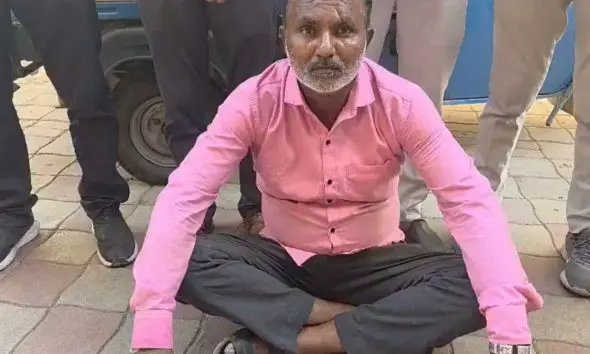 vadodara-police-arrested-tempo-driver-for-black-marketing-commercial-gas-cylinders