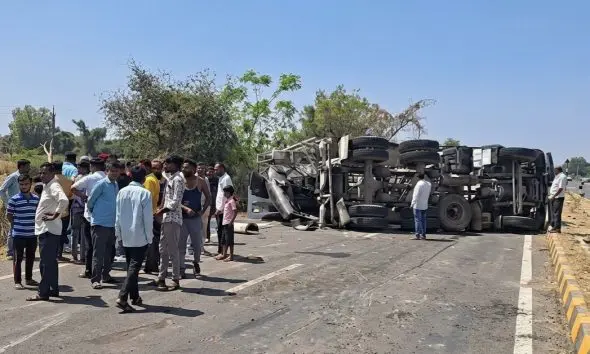 Bharuch: જંબુસરના દેવકુઈ હાઈવે પર કાળમુખા ટ્રકનો કહેર, શ્રમિક પરિવારને મારી ટક્કર; 11 વર્ષની માસૂમનું મોત