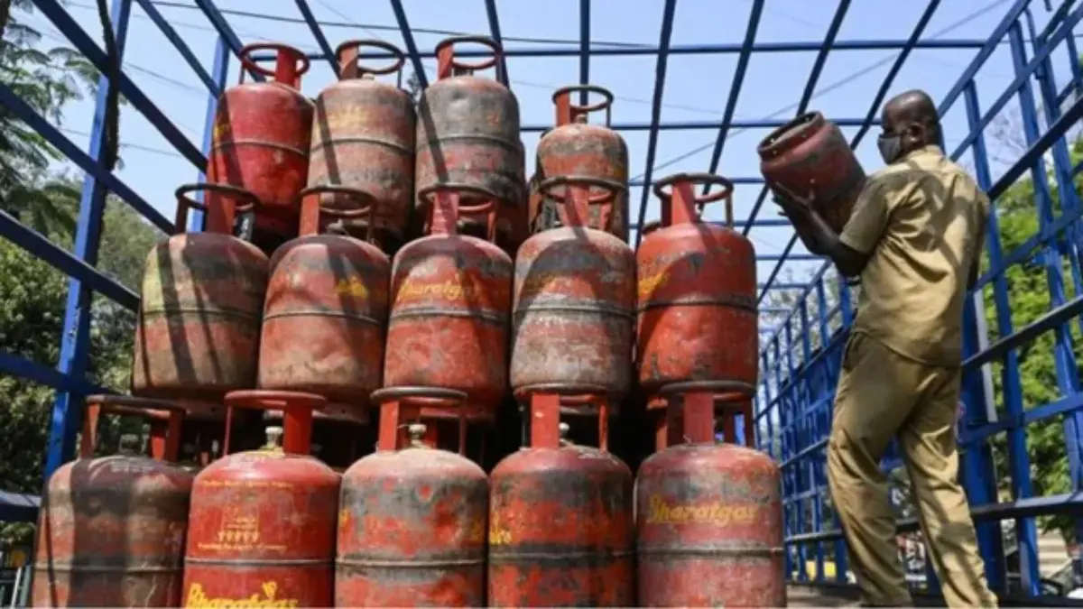 LPG Gas Price Today: વૈશ્વિક સ્તરે ચાલી રહેલી તેલની અછતને કારણે, તમારા શહેરમાં કેટલી છે LPG ની કિંમત? અહીં ચેક કરો લેટેસ્ટ રેટ