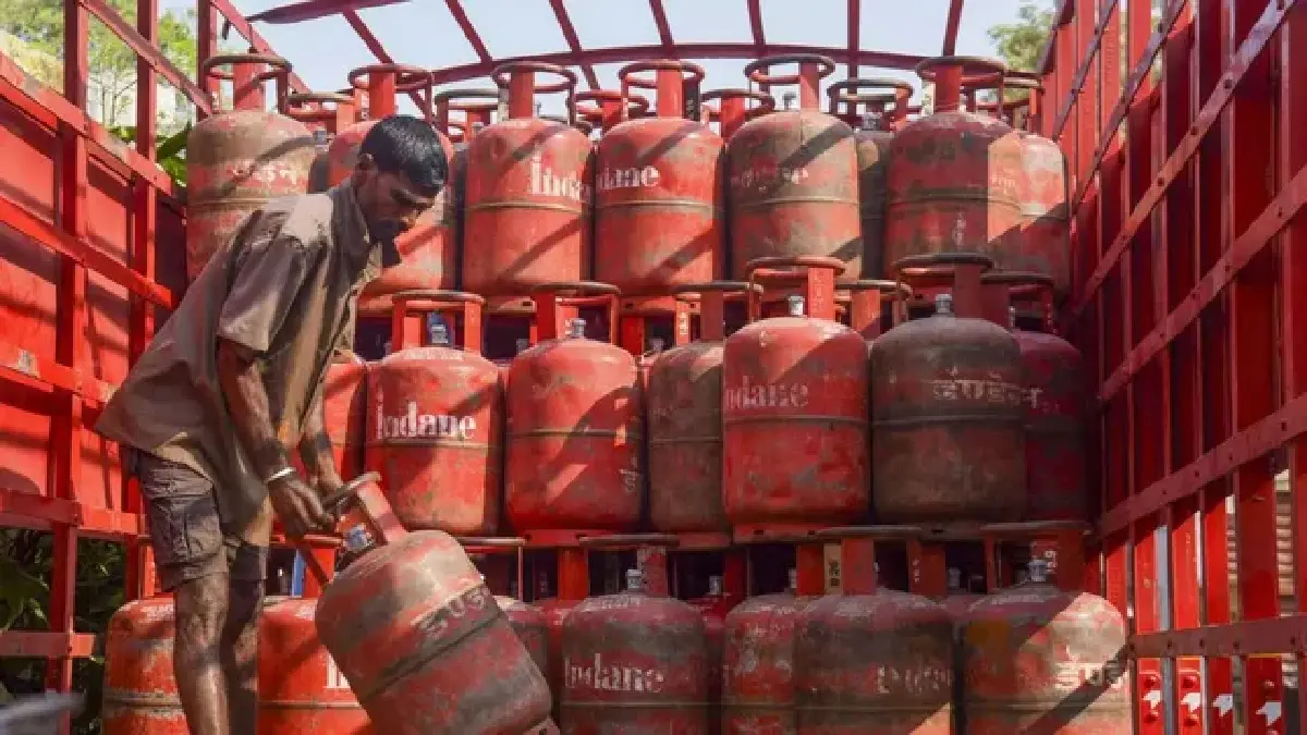 LPG Gas Price Today: શું તમારા શહેરમાં ગેસ સિલિન્ડરના ભાવ બદલાયા છે? જાણો નવી કિંમતો