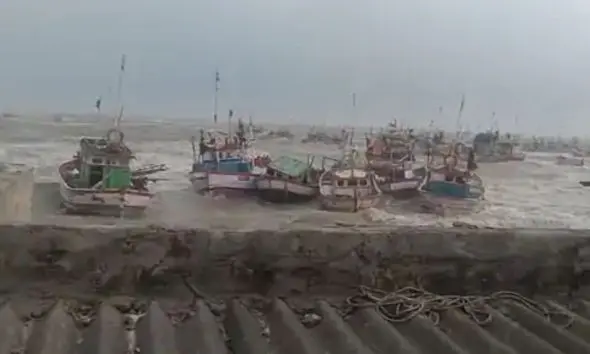 Jamnagar News: સંચાણાના દરિયાકિનારે વાવાઝોડાથી 60 માછીમારી બોટને નુકસાન, માછીમારોએ સરકાર પાસે સહાય માગી