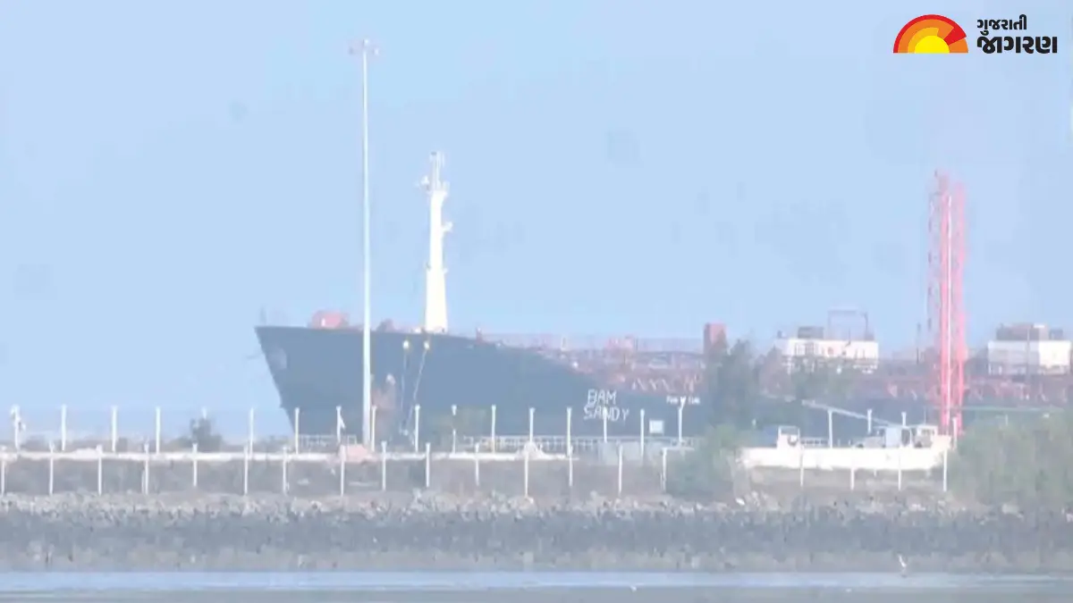 આનંદો! ગેસ સંકટ વચ્ચે 'નંદા દેવી' જહાજ જામનગર પહોંચ્યું, 32 લાખ ગેસના સિલિન્ડર ભરાય તેટલો LPG જથ્થો