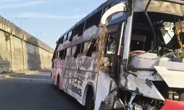 Navsari: નવસારી NH48 પર ગમખ્વાર અકસ્માત, મુંબઈથી અમદાવાદ જતી લક્ઝરી બસ પલટી; 5 મુસાફરો ઈજાગ્રસ્ત
