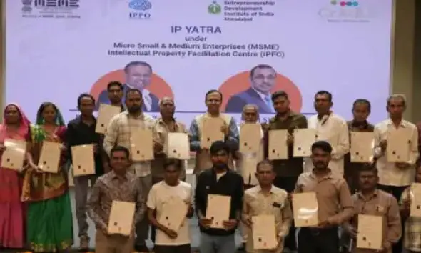 Surendranagar News: સુરેન્દ્રનગરના ટાંગલિયા શાલના 57 કારીગરોને GI પ્રમાણપત્રો એનાયત, પ્રાચીન કળાને કાયદાકીય રક્ષણ મળશે