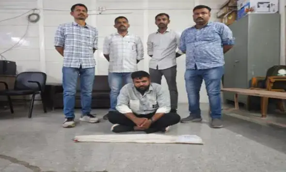 Surendranagar News: હથિયાર સાથે ફોટો સોશિયલ મીડિયા પર મૂકનાર યુવક ઝડપાયો, એસ.ઓ.જીએ આર્મ્સ એક્ટ હેઠળ ફરિયાદ નોંધાવી