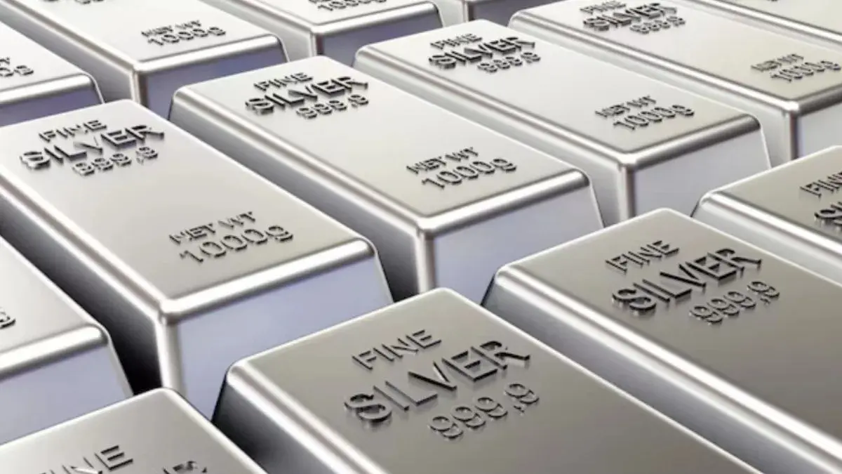 Silver Price Crash: ચાંદીના ભાવમાં રૂપિયા 12,700નો મોટો કડાકો; રોકાણકારોમાં ફફડાટ, જાણો શું છે કારણ?