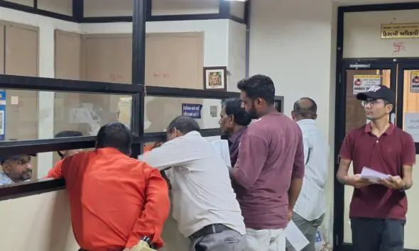 કરમસદ આણંદ મહાનગરપાલિકાની કચેરીઓ ખાતે રજાના દિવસોએ નગરજનોએ જમા કરાવ્યો રૂપિયા 39 લાખ ઉપરાંતનો મિલકત વેરો
