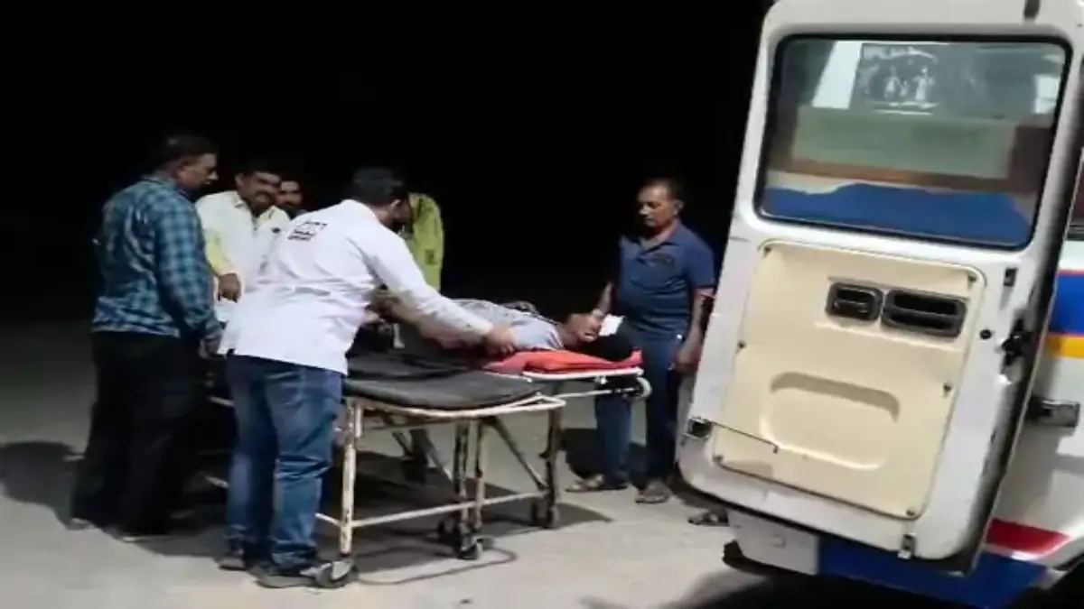 botad-father-son-attacked-over-old-enmity-in-mandavadhar-village-of-gadhada-10-people-attacked-714904