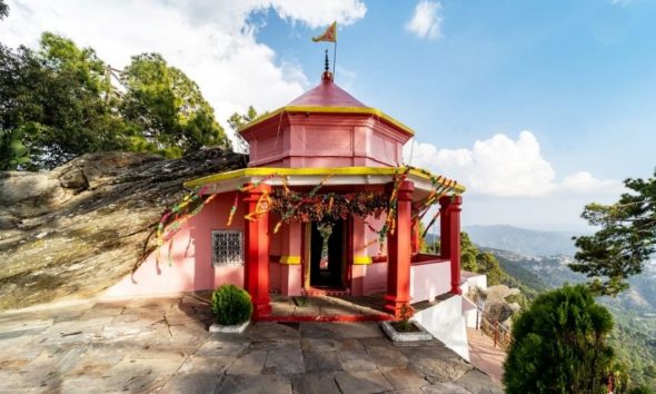 ઋષિકેશ-હરિદ્વાર નહીં, આ નવરાત્રિએ પહોંચી જાઓ કસાર દેવી મંદિર; પગ મૂકતા જ અનુભવાશે અસીમ શાંતિ