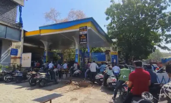 Dahod News: ઈંધણની અછતની અફવાએ મચાવી ભારે અફરાતફરી; 6 કલાકમાં રેકોર્ડબ્રેક 5 લાખ લિટર પેટ્રોલનું વેચાણ