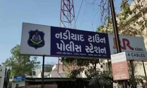 Nadiad News: સોશિયલ મીડિયા પર યુદ્ધના બહાને અછતની અફવા ફેલાવનાર સામે પોલીસ ફરિયાદ