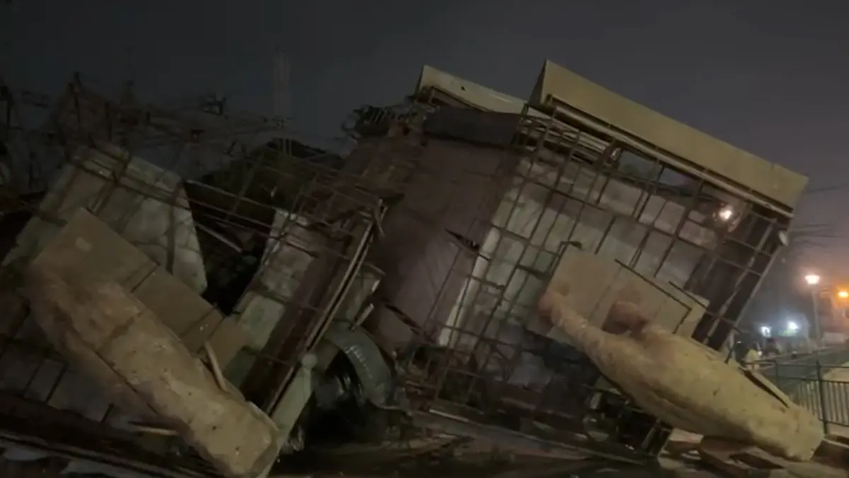 મીની વાવાઝોડાએ સુરતને ઘમરોળ્યું,અનેક જગ્યાએ ઝાડ, હોર્ડિંગ્સ ધરાશાયી, 100 જેટલા કોલ ફાયર વિભાગને મળ્યા