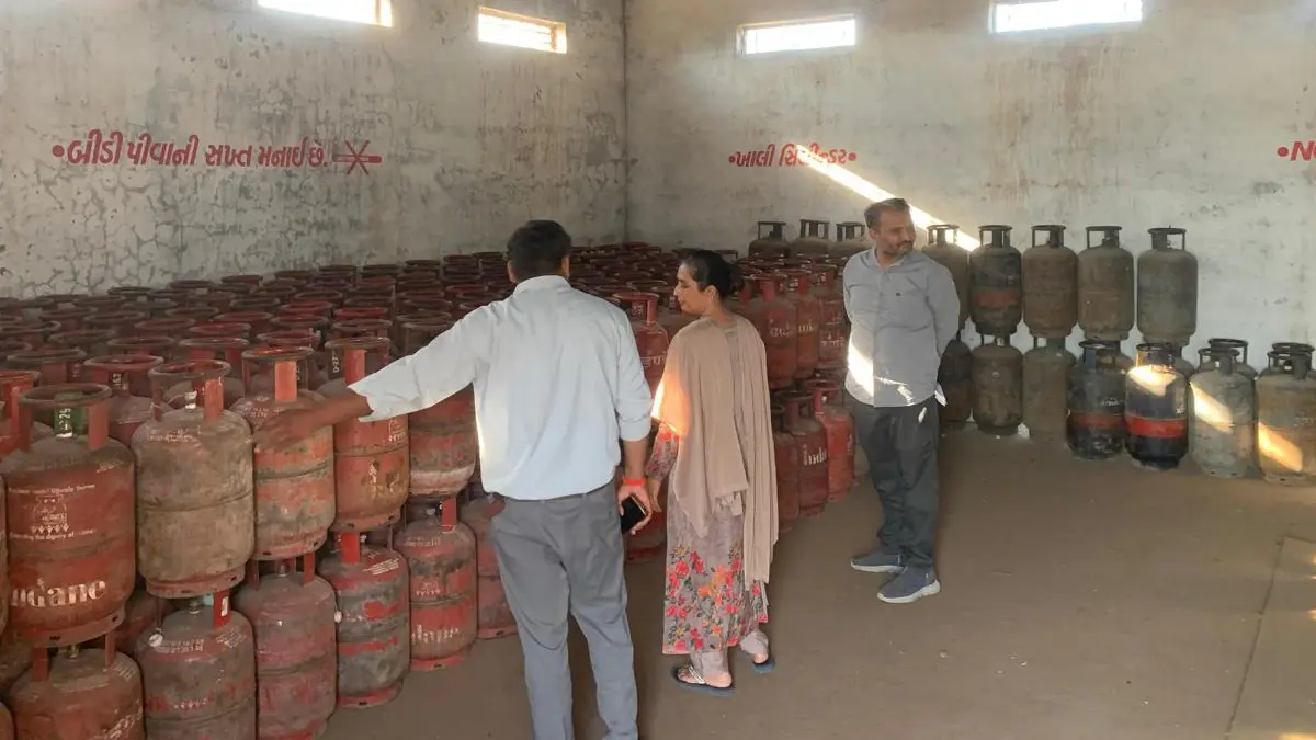 સુરેન્દ્રનગરમાં ગેસ એજન્સીઓ પર પુરવઠા વિભાગ દ્વારા સઘન તપાસ, નિયમ વિરુદ્ધ કામગીરી કરનાર સામે પગલાં લેવાશે