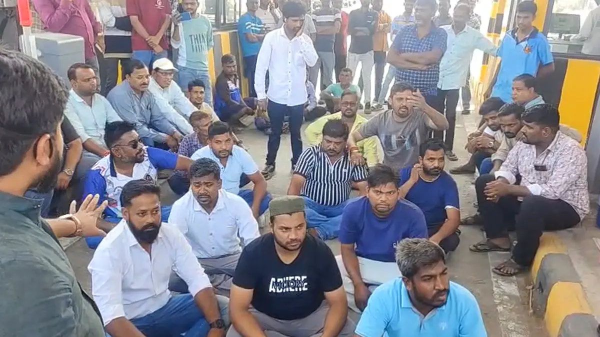 Surat News: કીમ-માંડવી સ્ટેટ હાઇવે પર ટોલ ભરવા મામલે સ્થાનિકોમાં રોષ, ઉકેલ નહીં આવે તો ચક્કાજામની ચીમકી