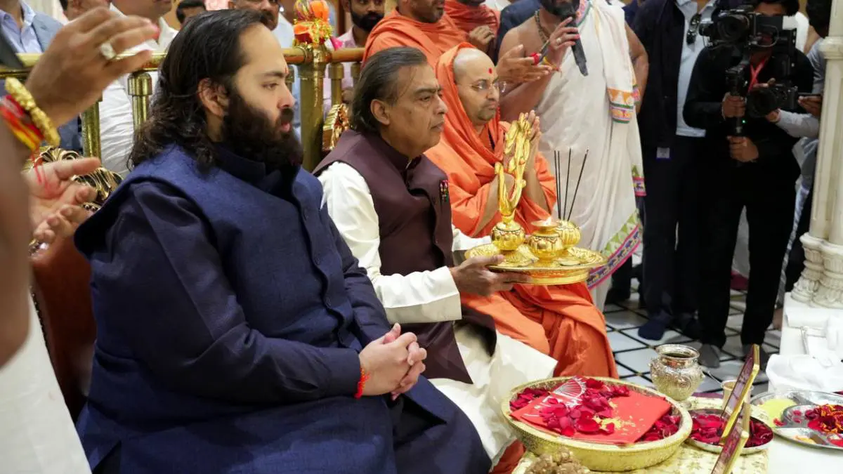 botad-news-ambani-family-to-build-modern-gaushala-in-salangpur-with-rs-15-crore-project-724259