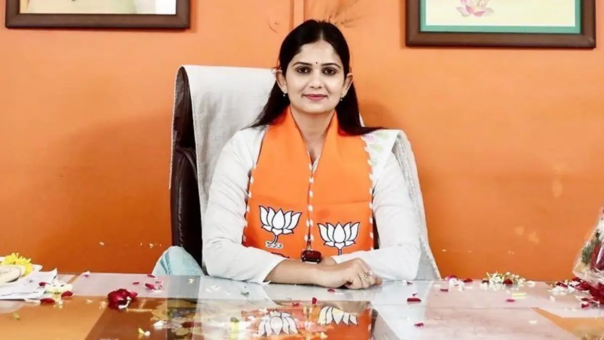 વડોદરાની પોર જિલ્લા પંચાયત બેઠક પર ભાજપનો કેસરિયો લહેરાયો, સોશિયલ મીડિયા સ્ટાર અંકિતા પરમારની જીત