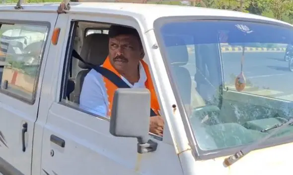 Vadodara: સ્કૂલવાન ચાલક રાજેશ માછીને ભાજપે આપી ટિકિટ, ઉમેદવારી નોંધાવ્યા બાદ પણ ફરજ નિભાવી