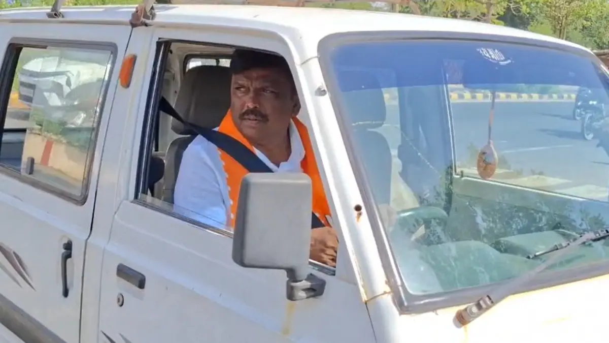 Vadodara: સ્કૂલવાન ચાલક રાજેશ માછીને ભાજપે આપી ટિકિટ, ઉમેદવારી નોંધાવ્યા બાદ પણ ફરજ નિભાવી