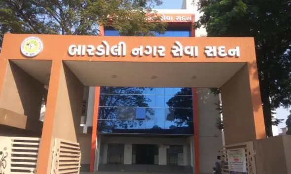 Surat Civil Polls 2026: સુરત જિલ્લાની 4 નગરપાલિકાઓનું ચૂંટણી ચિત્ર સ્પષ્ટ, 243 ઉમેદવારો મેદાનમાં