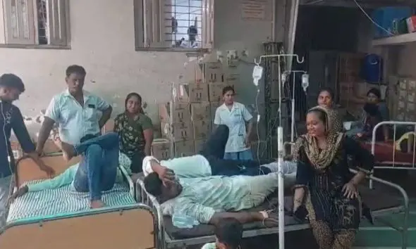 Bhavnagar: સિહોરના ખાંભામાં પ્રસાદ આરોગ્યા બાદ 150 વધુ લોકોને ફૂડ પોઈઝનિંગ, દર્દીઓ વધતા ગામમાં જ હંગામી હોસ્પિટલ ઉભી કરાઈ