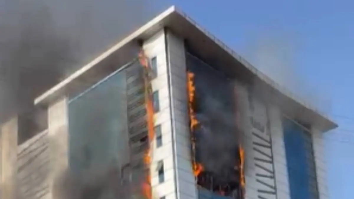 vadodara-news-major-fire-breaks-out-at-iskcon-atria-2-in-gotri-massive-smoke-billows-728630