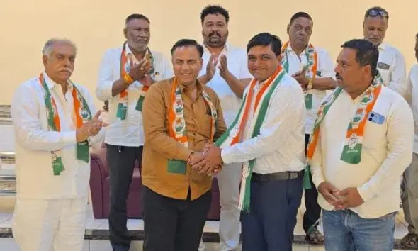 Aravalli: બાયડમાં ભાજપને મોટો ફટકો, સરપંચ અને ઉપસરપંચ સહિત 200થી વધુ આગેવાનો કોંગ્રેસમાં જોડાયા