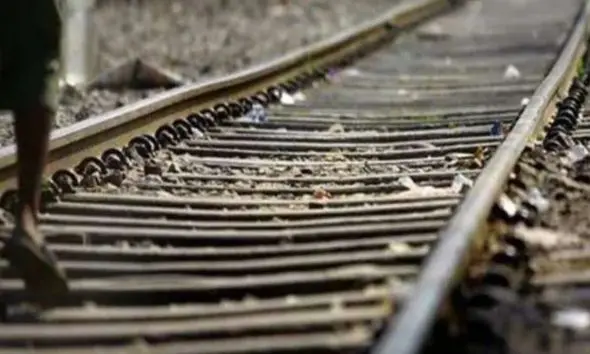 Karchhana Train Deaths: પ્રયાગરાજમાં ટ્રેન નીચે કપાતા પાંચ યુવકોના મોત, એક કૂદ્યો… ચાર તેની પાછળ ઉતર્યા અને જીવ ગુમાવી બેઠા