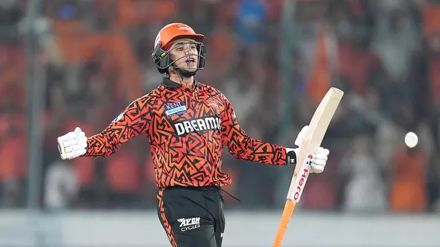 SRH vs KKR: અભિષેક શર્મા આઉટ કે નોટ આઉટ? વરુણ ચક્રવર્તીના કેચ પર મચ્યો હોબાળો; વીડિયો વાઈરલ