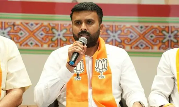 Surendranagar: ખેડૂત નેતા રાજુ કરપડા મૂળી-2 બેઠક પરથી ચૂંટણી મેદાને, ભાજપમાં જોડાયાના ગણતરીના કલાકોમાં મોટી જવાબદારી મળી