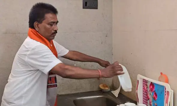 Mehsana BJP Candidate: મહેસાણા ભાજપે 27 વર્ષથી કાર્યાલયમાં પટ્ટાવાળા તરીકે સેવા આપતા રમેશ ભીલને ટિકિટ આપી સૌને ચોંકાવ્યા